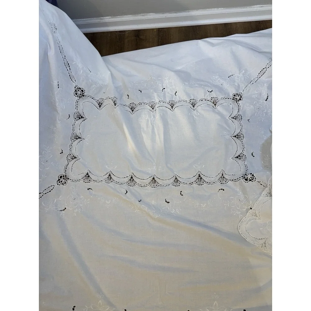 VTG White Crocheted Lace Cut Work Tablecloth 128 x 80 GORGEOUS Hand Made
